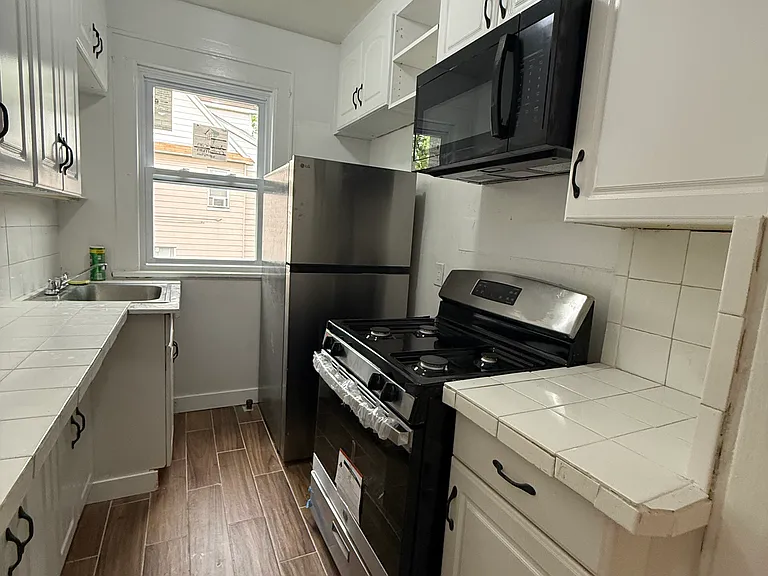 255 W Englewood Ave #2 — Photo 1