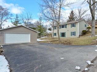 2808 Spring Dr, Burlington, WI 53105