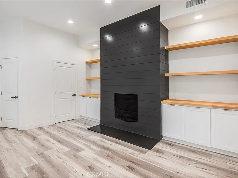 984 Granville Ave — Photo 19