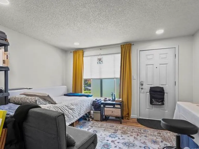 702 N L St #4 — Photo 3