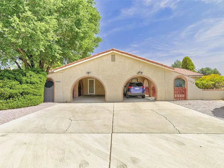 1298 N Tapadero Dr — Photo 1