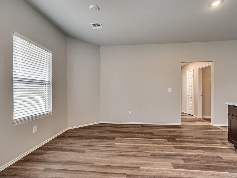 9724 Saddle Dr — Photo 13