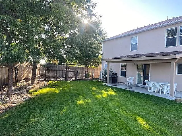 218 E Rose Lake Dr — Photo 2