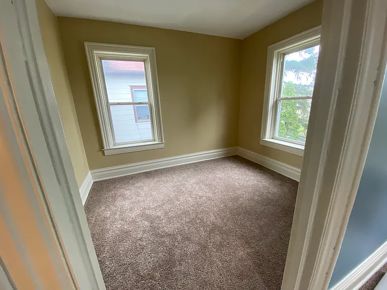 527 E College St #3 — Photo 5