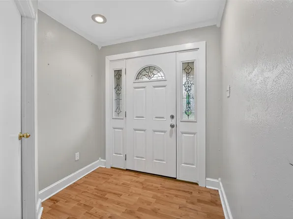 910 Kerry St, Benbrook, TX 76126