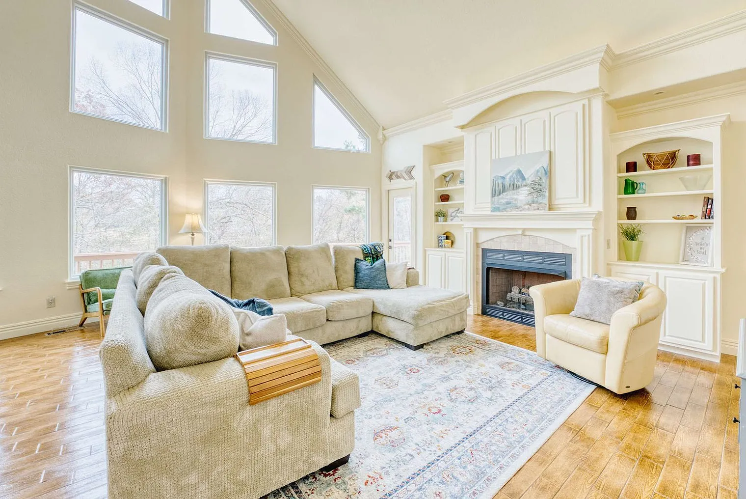 4 bed, 2.0 bath, 2174 sqft, $5,448 — Photo 3