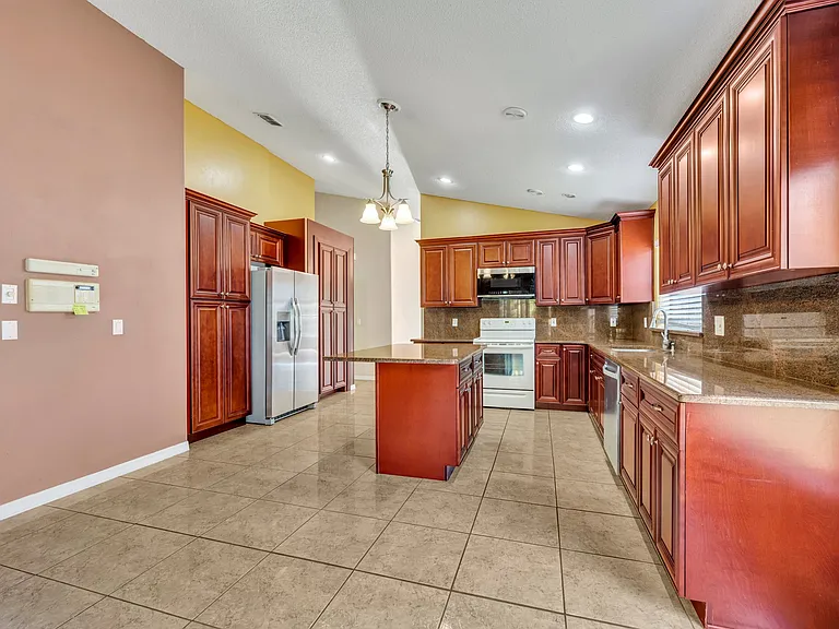3136 Crystal Creek Blvd — Photo 17