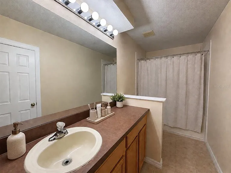 12718 Somerset Oaks St — Photo 8