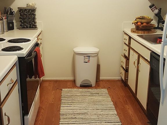 4th image of 715 Clubhouse Dr