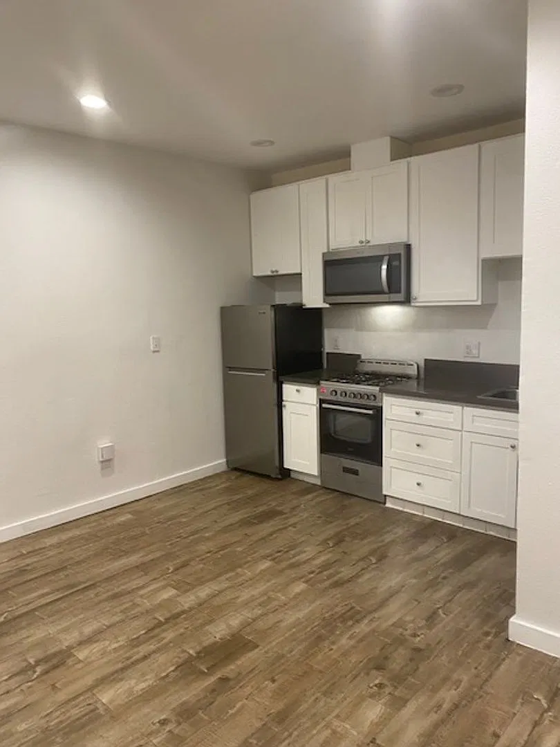 1000 N Serrano Ave — Photo 1