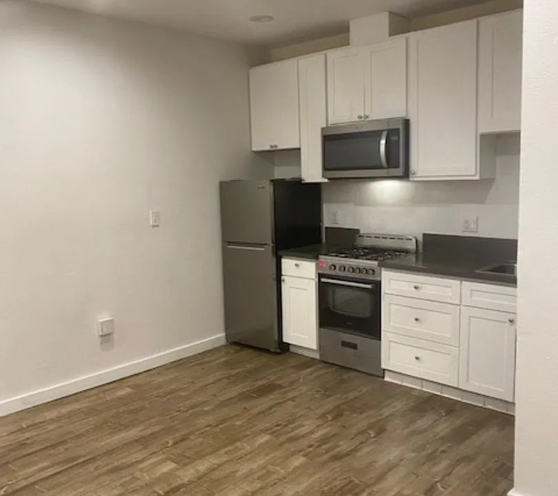 1000 N Serrano Ave