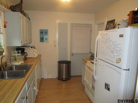 4th image of 256 S Lake Ave