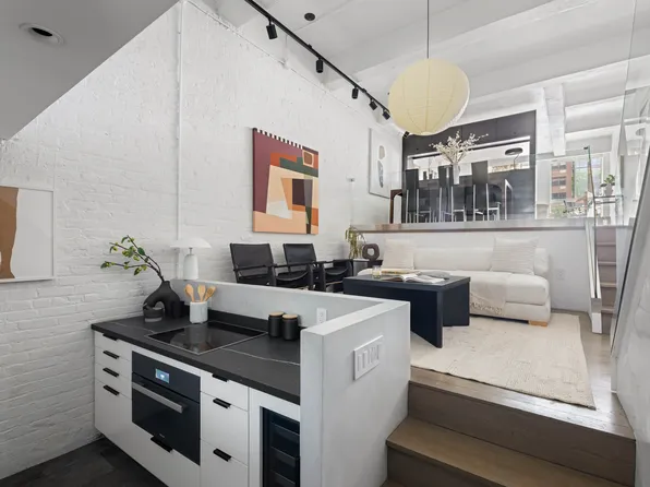 165 Perry Street 1D image 2 of 12