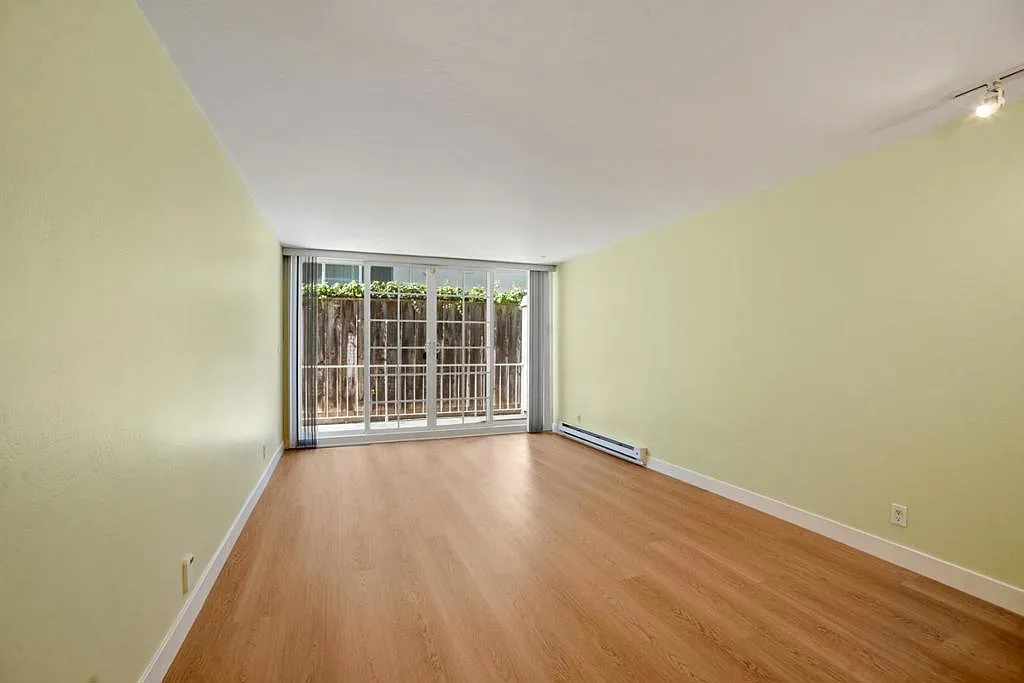 2 bed, 930 sqft, $3,300 — Photo 4