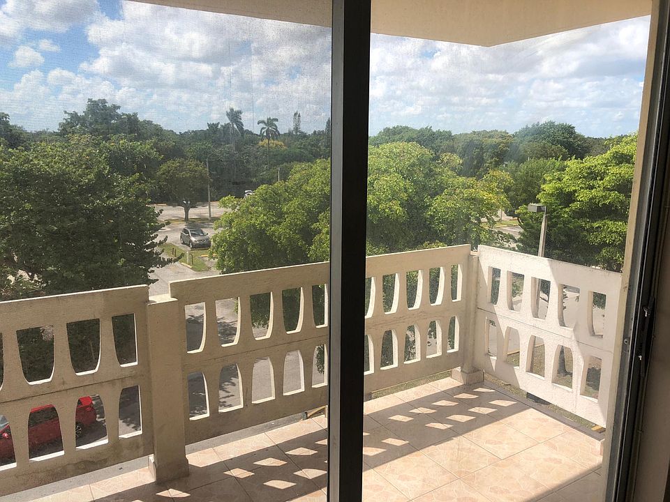 1st image of 15600 NW 7th Ave APT 403