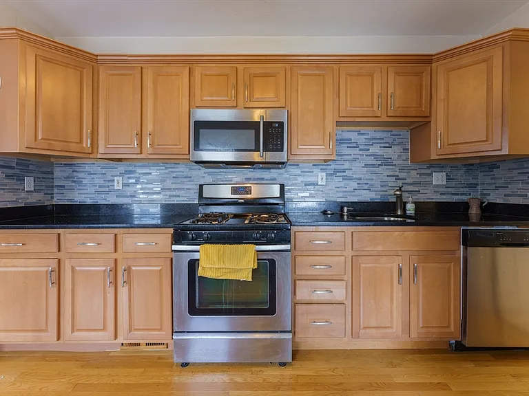 94 Cushing St #4 — Photo 2