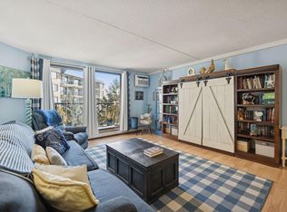 2601 Kenzie Ter APT 330, Saint Anthony, MN 55418