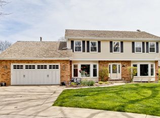 715 Paddock Ln, Libertyville, IL