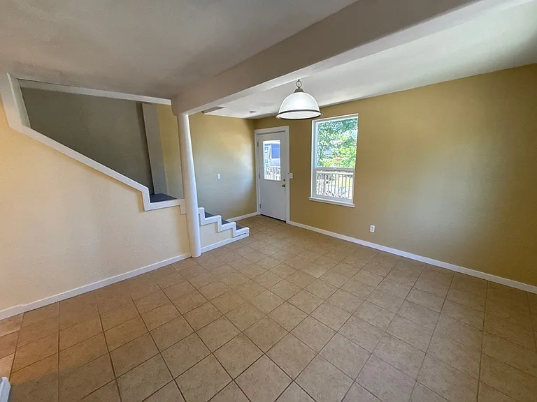 291 Clay St W #7 — Photo 5