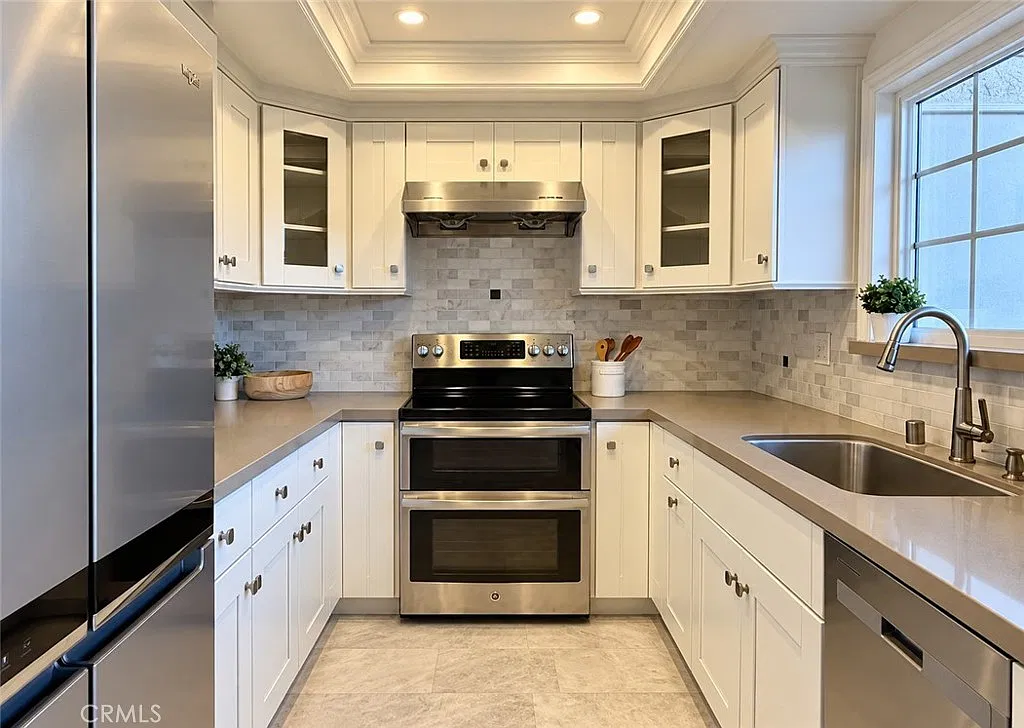3 bed, 2.5 bath, 1595 sqft, $4,550 — Photo 1