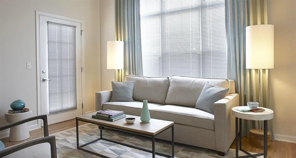 1 bed, 1.0 bath, 890 sqft, $1,870 — Photo 3