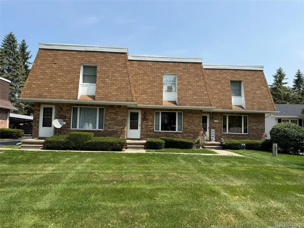 3510 Holland Park Ln #12, Pt Huron, MI 48060