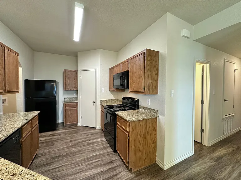 3323 Stonewall Dr — Photo 11