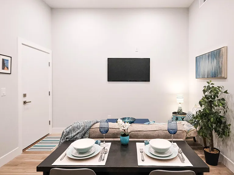 1022 Wood St #202 — Photo 2