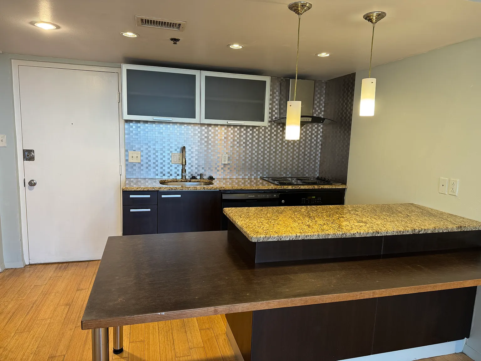 1 bed, 570 sqft, $1,400 — Photo 4