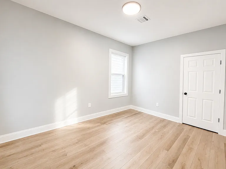 1819 White Plains Rd #1 — Photo 3