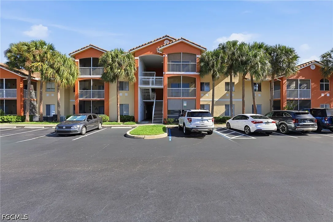 2 bed, 1.0 bath, 956 sqft, $1,350 — Photo 2
