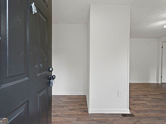 3rd image of 1348 Poplar St