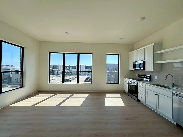 Roseann Lofts — Photo 10