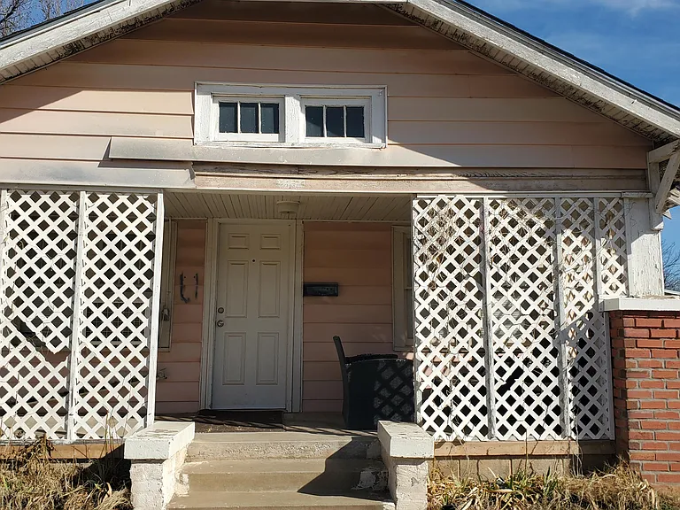 1009 N Grand Ave — Photo 1