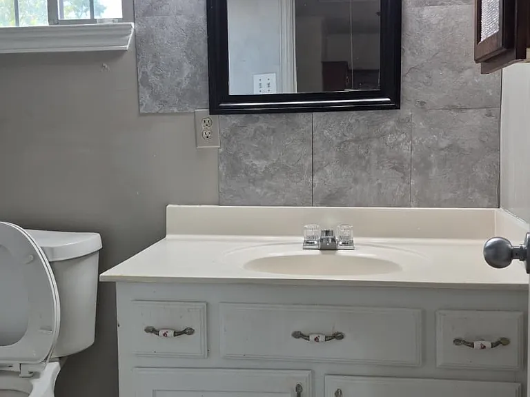 609 Elwayne Ave #4 — Photo 3