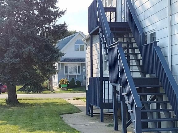 3rd image of 14341 Sherman Ave #1F