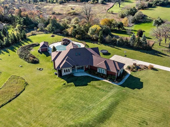 W340S9285 Corner COURT, Eagle, WI 53119