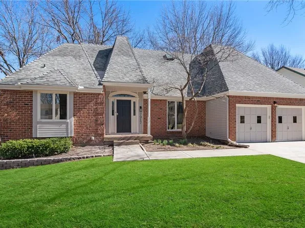 7917 Alden St, Lenexa, KS 66215
