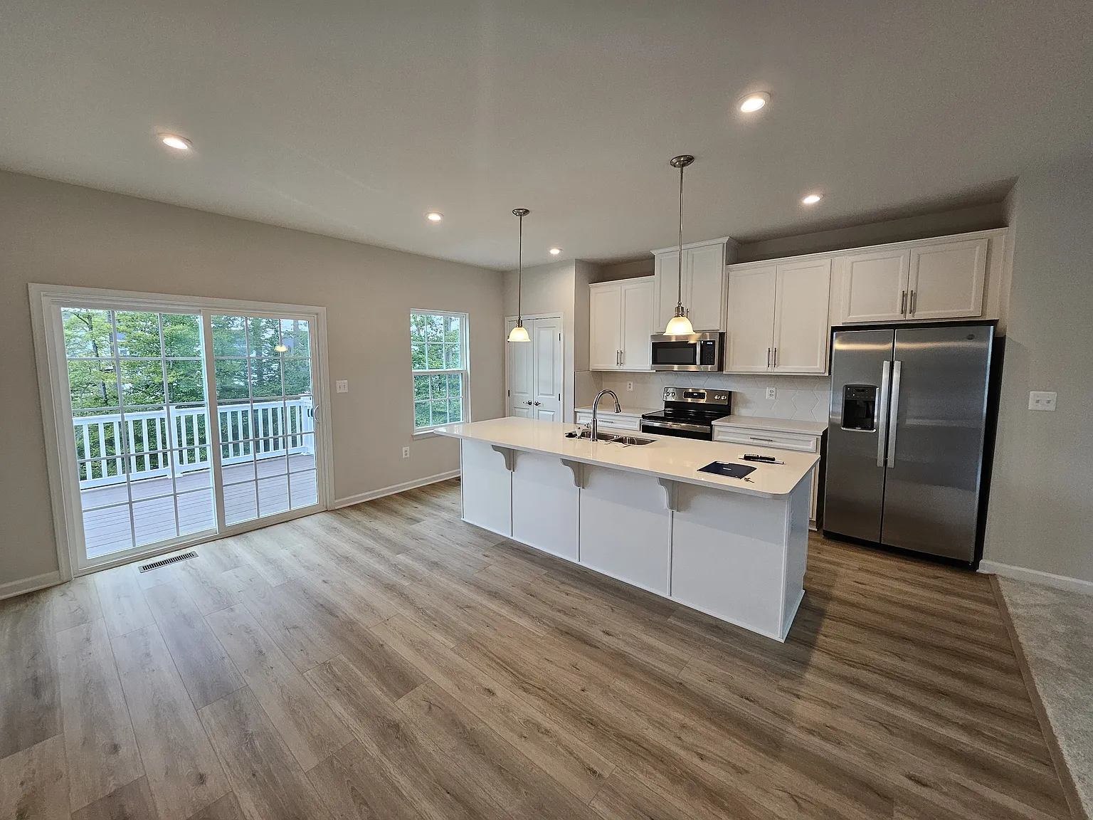 3 bed, 1916 sqft, $2,650 — Photo 3