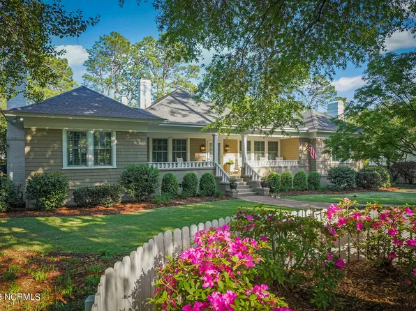 40 Village Green Road E, Pinehurst, NC 28374