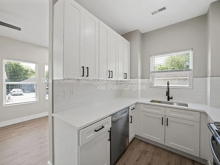 2711 Tarleton Ave — Photo 17