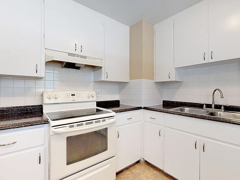 Woodside — Photo 12