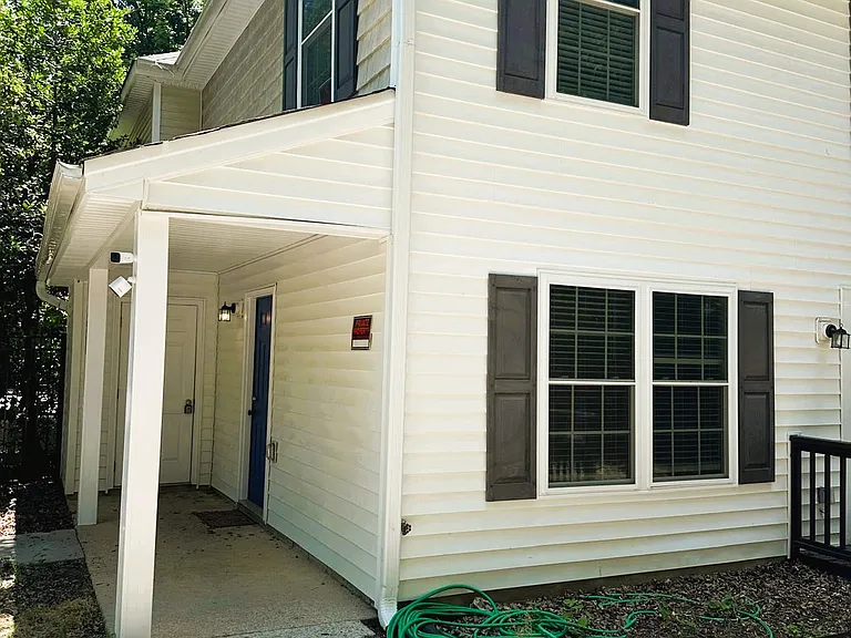 220 Bladen St — Photo 3