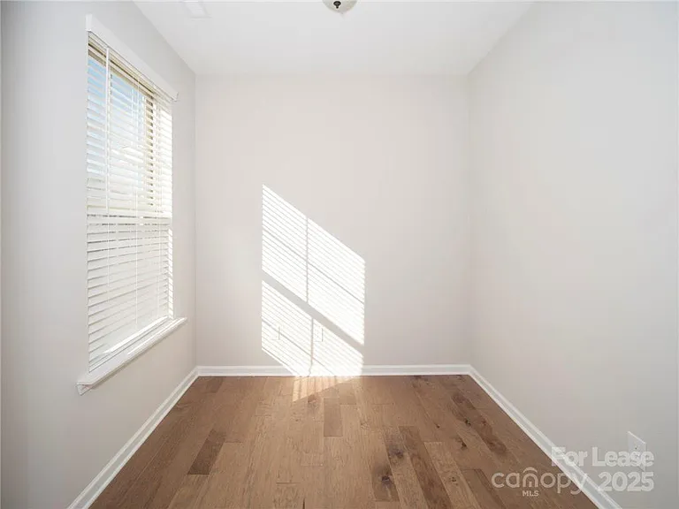 1139 Doveridge St — Photo 7