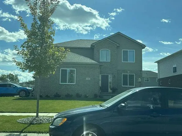 5288 Woods Dr, Sterling Heights, MI 48310