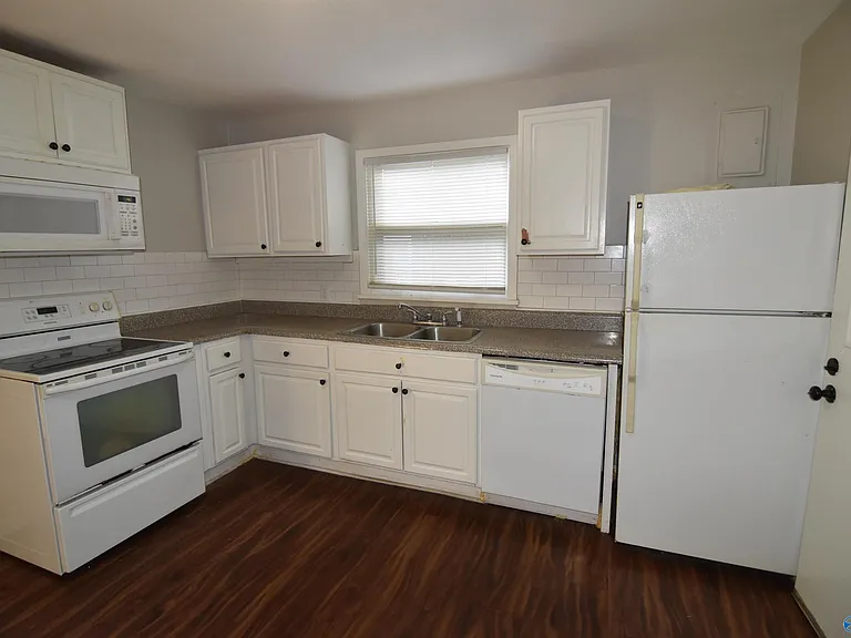411 Ewing Dr — Photo 22