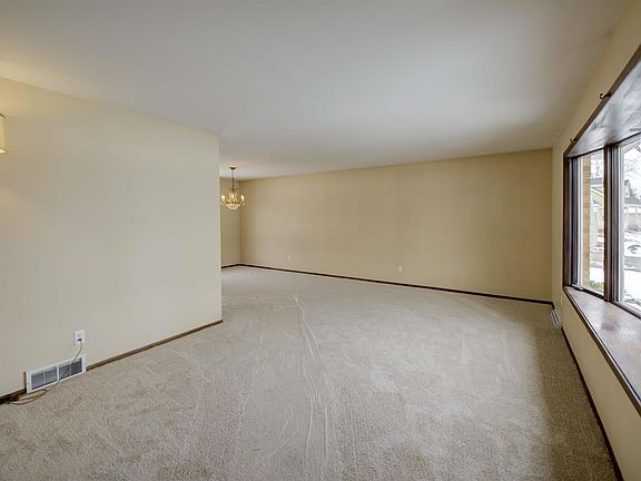 3rd image of 760 Kensington Rd