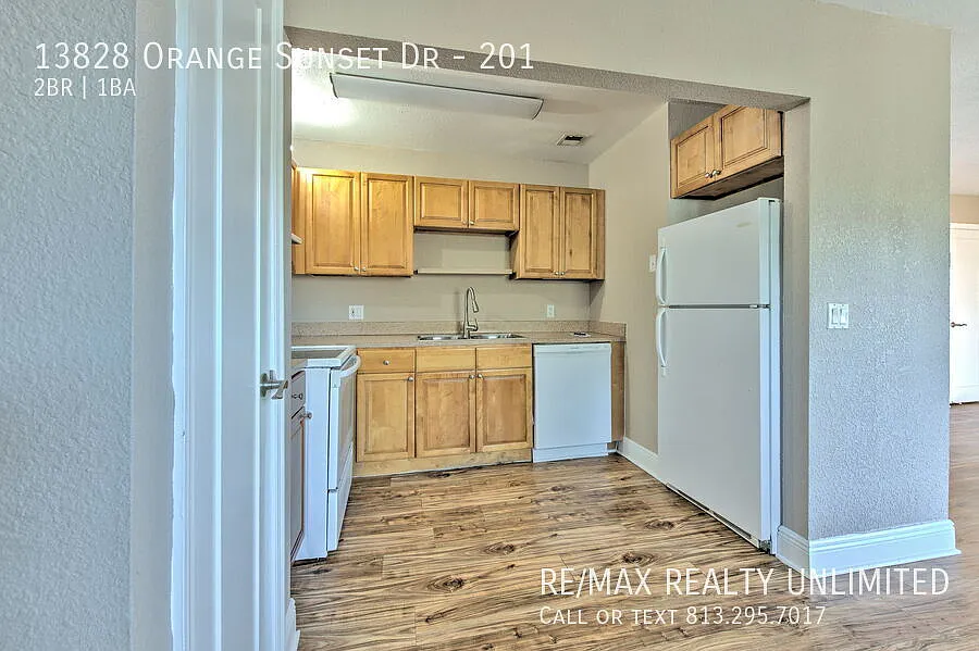 13828 Orange Sunset Dr #201 Tampa, FL 33618 — Photo 3