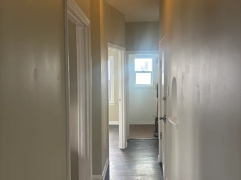 2536 S Palm Grove Ave — Photo 11