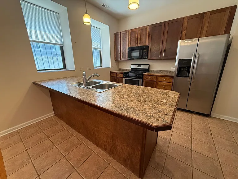 811 W Eastwood Ave #104 — Photo 6